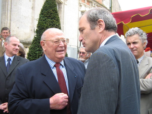 René DUREPAIRE en discussion avec François LOOS à MANSLE